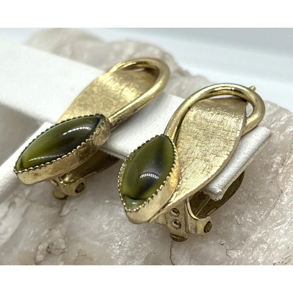 Vtg Whiting &‎ Davis Moss Green Givre Navette Gold Tone Leaf Clip Earrings 60s